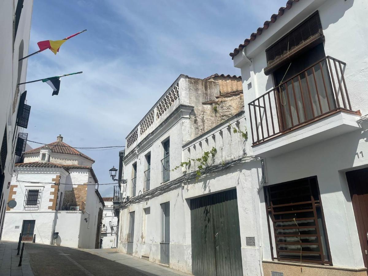 Estudio Tau Jerez De Los Caballeros Exteriör bild